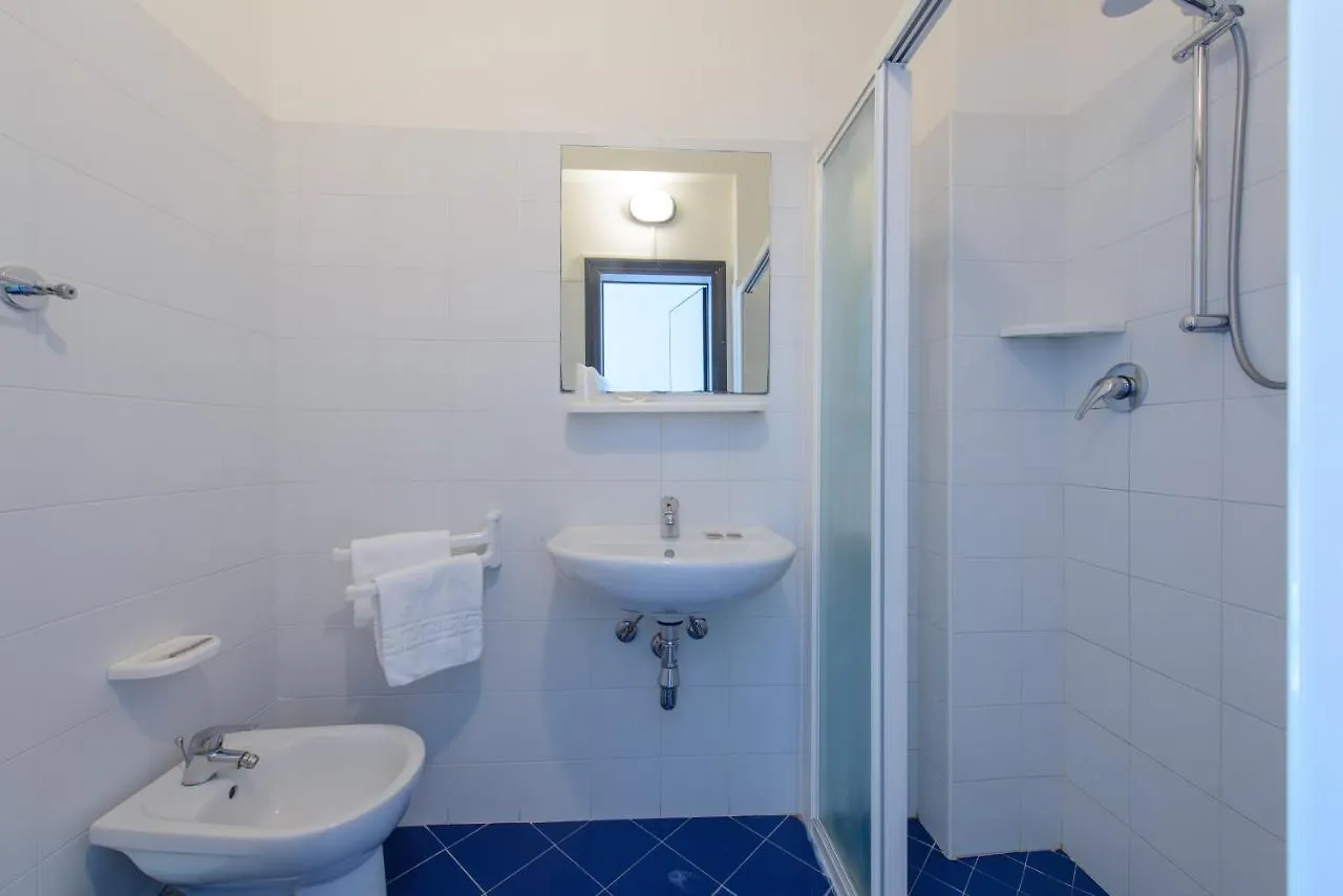 Hotel Paloma Beach Front Chiringuitos Time Rimini 3*,  İtalya